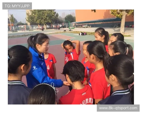 U8女子组冠军由都江堰市永丰小学女子队获得，决赛以4比3险胜对手