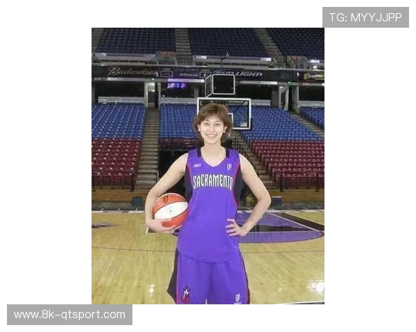 “全明星赛中场表演,致敬WNBA传奇名宿” “全明星赛中场表演,致敬WNBA传奇名宿”